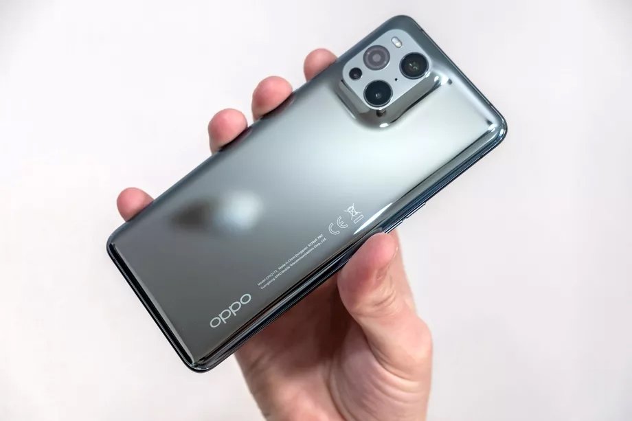 Imagem de: Oppo anuncia Find X3 Pro com câmera microscópica e design incomum