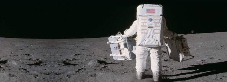 Imagem de: Amostra de poeira lunar da missão Apollo 11 é vendida por R$ 2,3 milhões em leilão