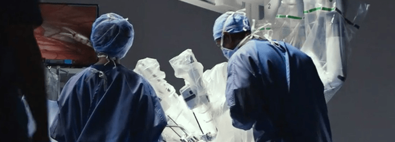 Imagem de: Hospital de São Paulo começa a usar robô no auxilio de cirurgias