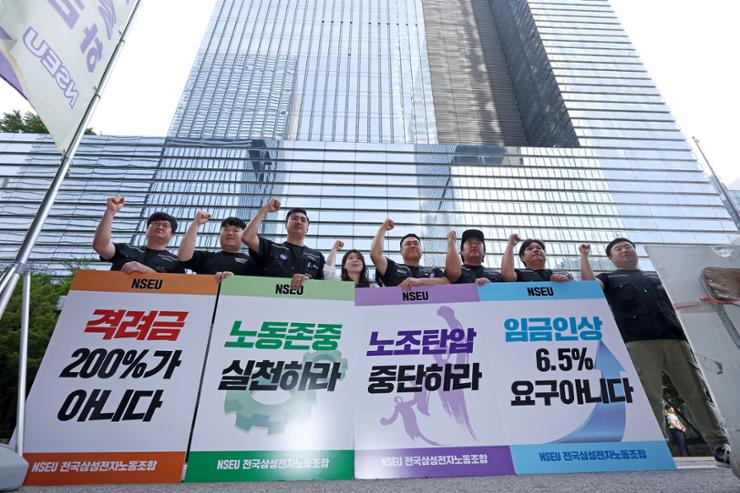 Trabalhadores da Samsung em greve em Seul, Coreia do Sul.