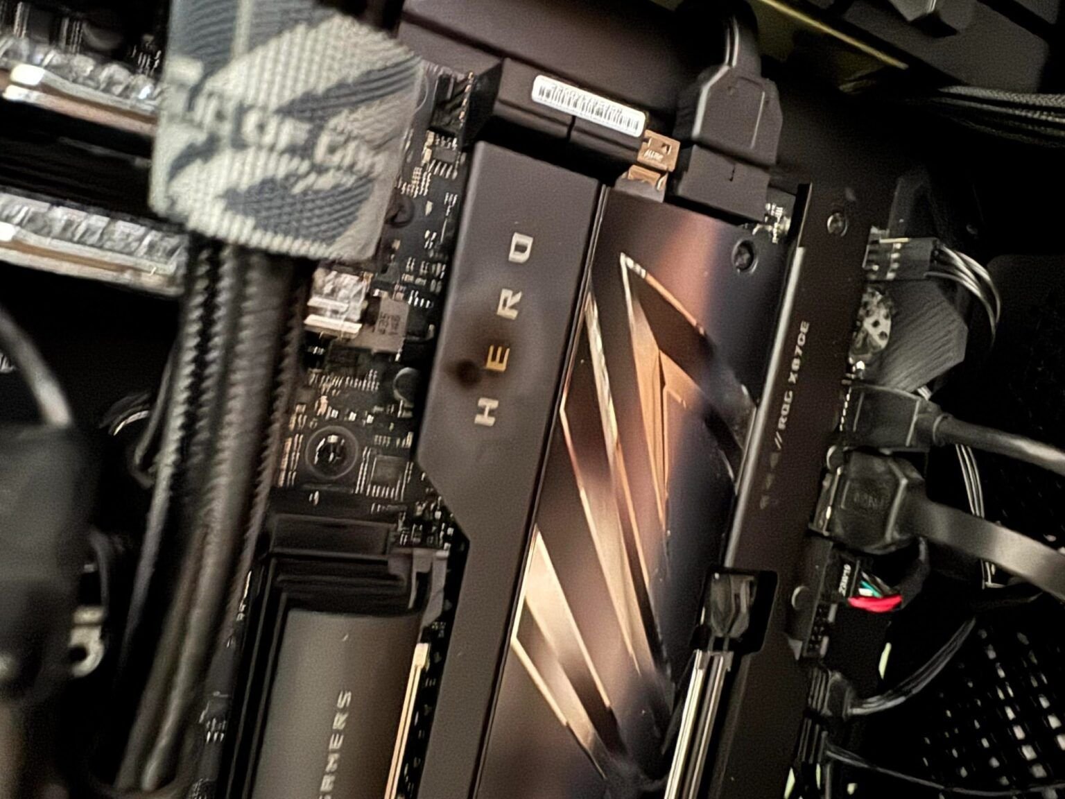 ASUS ROG Astral RTX 5090 pega fogo e assusta gamers: Entenda o que ...