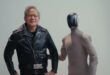 Imagem de: Jensen Huang ganha jaqueta de couro de um Robô Humanoide