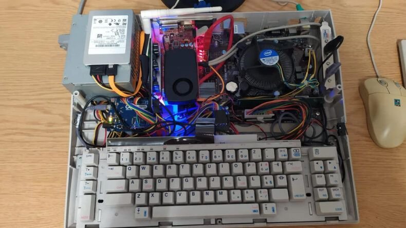 Máquina de escrever transformada em PC