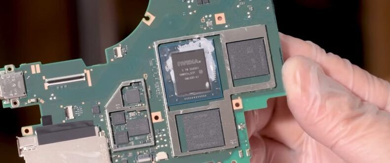 Imagem de: Desmontagem do Switch 2 mostra chip NVIDIA Tegra e muita proteção