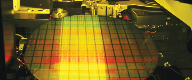 Imagem de: China desenvolve máquina de litografia com feixe de elétrons, mas ainda não compete com a ASML