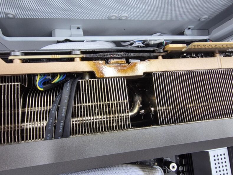 ZOTAC RTX 5090 Queimada - Imagem 2