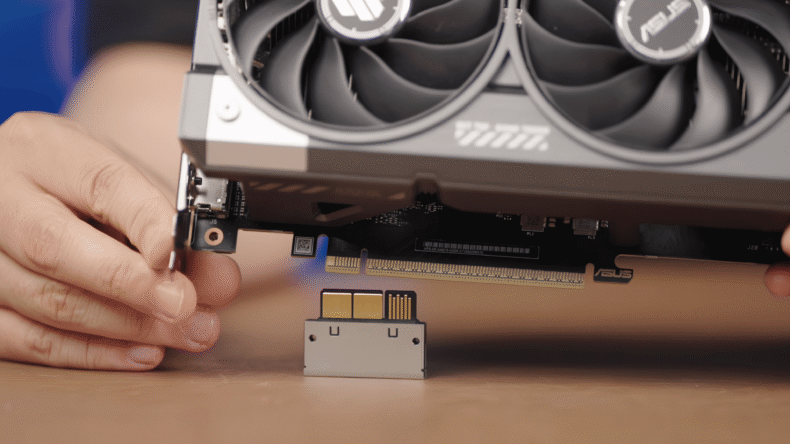 Conceito de placa de vídeo ASUS sem conectores com a placa-mãe 250W