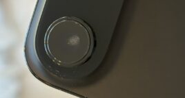 iPhone Air com lente da câmera embaçada