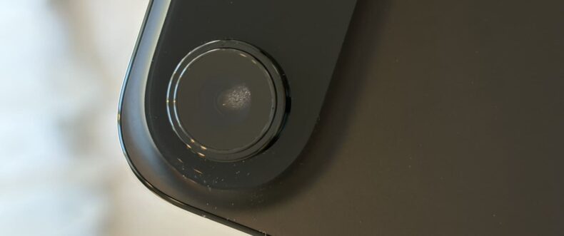 Imagem de: Usuários relatam lente embaçada na câmera do iPhone Air no primeiro dia de uso