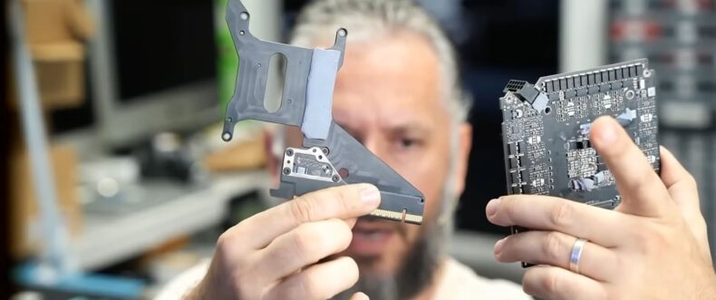 Imagem de: Especialista em reparos diz que a RTX 5090 Founders Edition é quase impossível de consertar