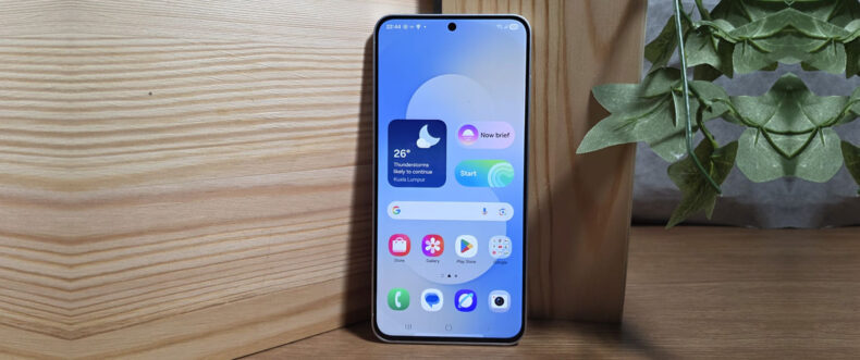 Imagem de: Samsung Galaxy S25 FE tem câmara de vapor maior, mas desempenho desaponta nos primeiros testes