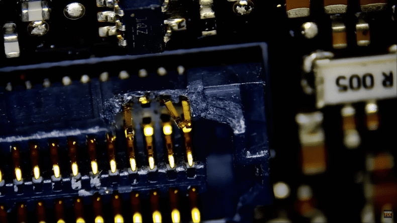 Pinos da RTX 5090 FE quebrados