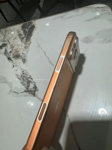 A tinta do iPhone 17 Pro Max está descascando ser limpado com lenços umedecidos - Imagem 2