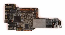 Placa lógica do iPhone 17 Pro com armazenamento Kioxia