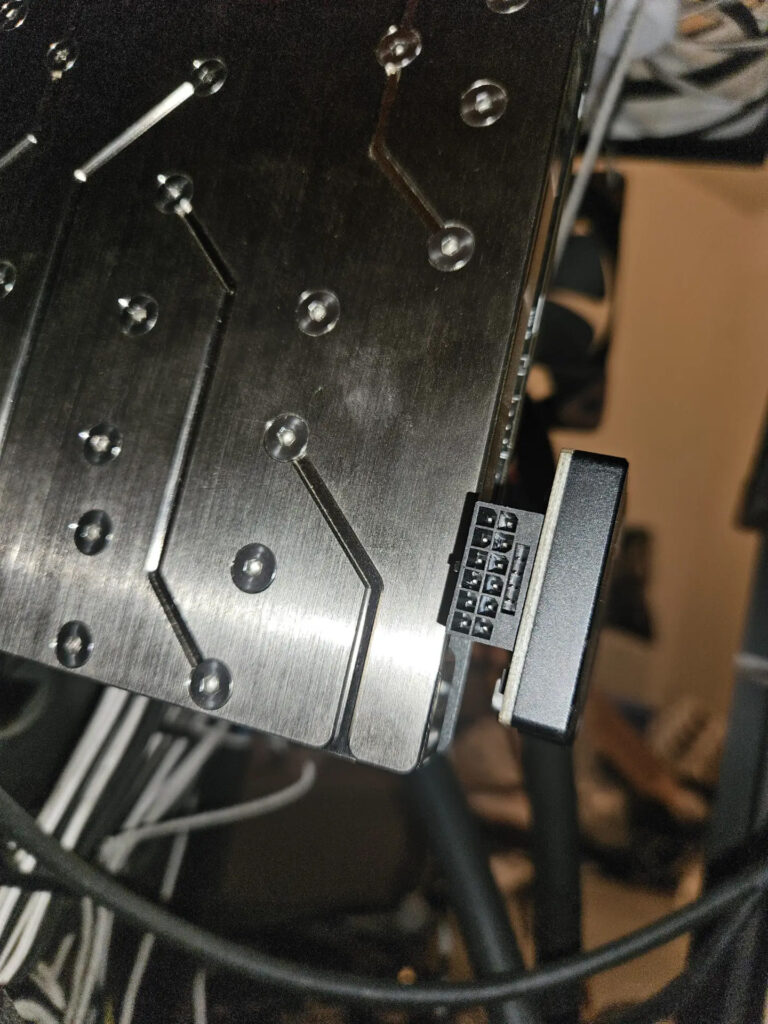 Conector Wireview PRO da Astral RTX 5090 queimado