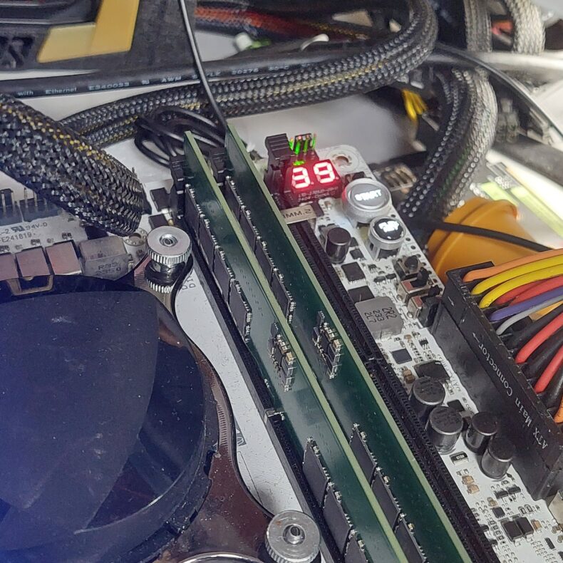 Memória DDR5 de 24 GB ASUS HUDIMM com um subcanal