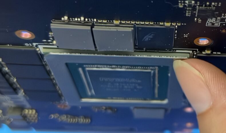 NVIDIA RTX 4090 falsa com capacitores de plástico
