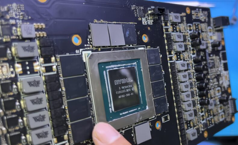 NVIDIA RTX 4090 falsa com chip de plástico