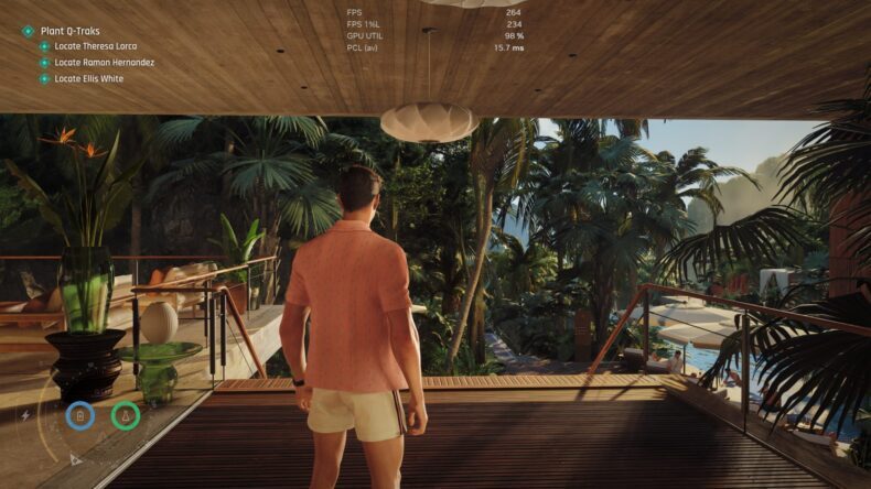 Um personagem de 'Hitman' está em um terraço com vista para um cenário tropical, com os objetivos 'Plantar Q-Traks', 'Localizar Theresa Lorca', 'Localizar Ramon Hernandez' e 'Localizar Ellis White' exibidos, além de métricas de desempenho na tela.