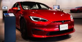 Imagem de: Queda nas entregas faz Tesla perder valor de mercado